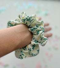 Load image into Gallery viewer, The Daisy Scrunchie
