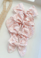 Load image into Gallery viewer, The Pink &amp; White Floral Bow
